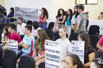 Grevistas acompanharam a sessão desta segunda-feira