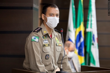 Entre outras ações, os bombeiros têm ajudado a fazer a higienização das áreas públicas