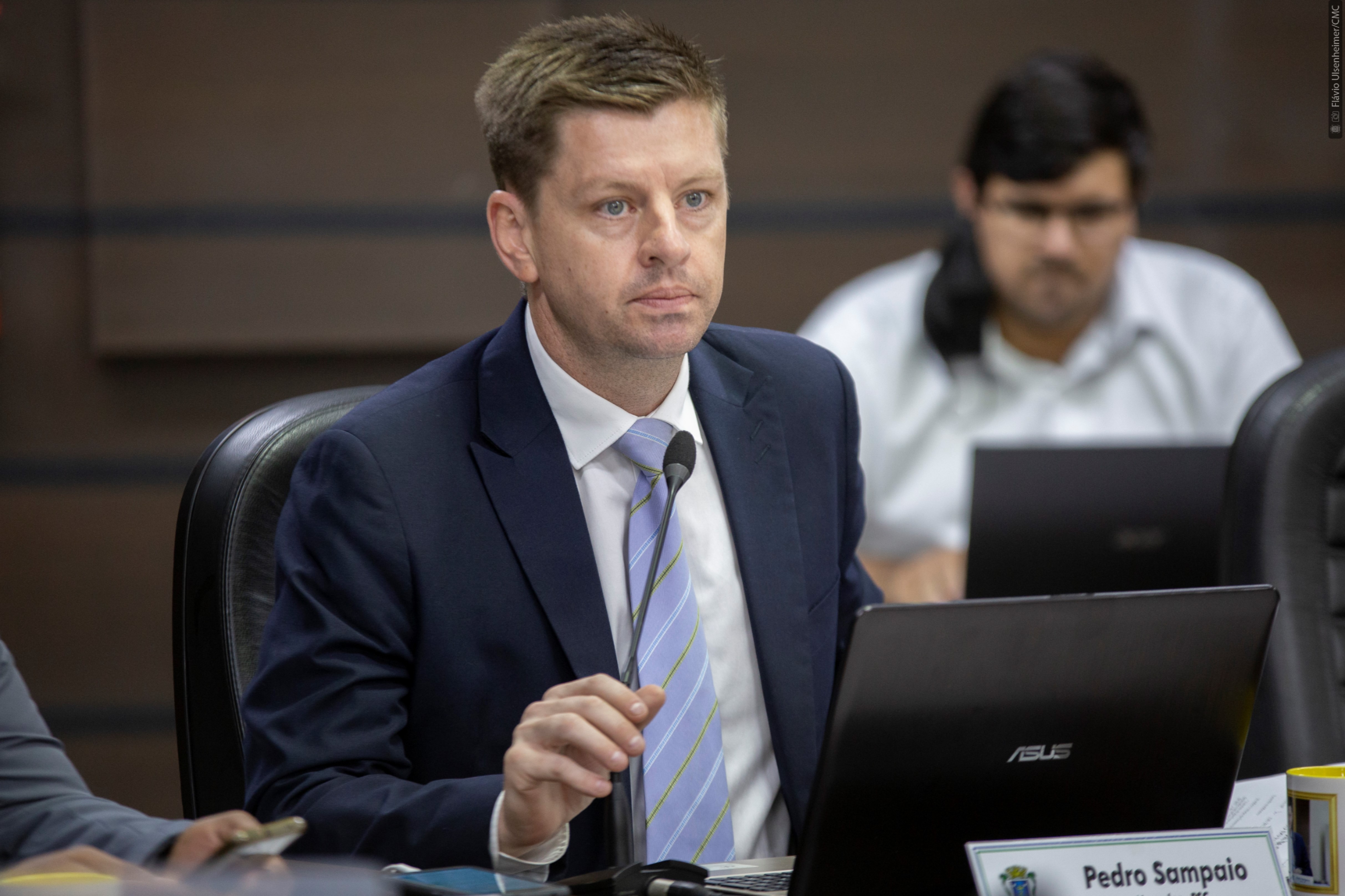 Pedro Sampaio apoia pedido para MP revogar exigência de vacina para crianças