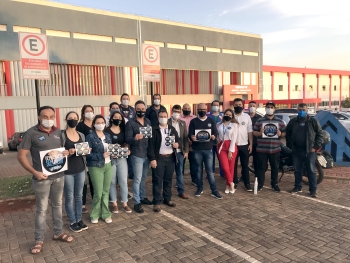 Edson Souza (4º a partir da dir.) com os componentes da chapa única “Democracia Sem Medo”