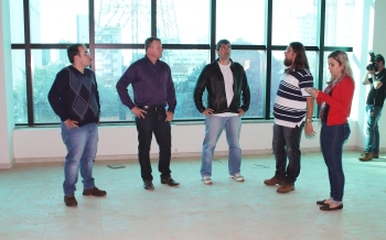 Porto e Severgnini acompanharam trabalhos no teatro municipal|