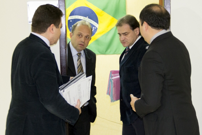 Promotor Angelo Ferreira recebeu o relatório dos vereadores da CPI