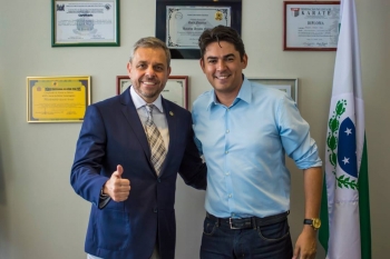 Damasceno Júnior e Ricardo Arruda: duas ambulância e uma Van