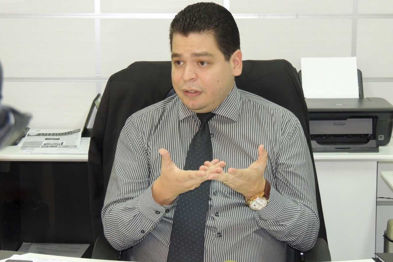 Presidente atende imprensa para explicar processo licitatório