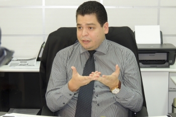 Presidente atende imprensa para explicar processo licitatório