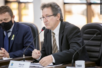 Mazutti argumenta que a proteção da vacina se estende ao bebê, que não pode usar máscara