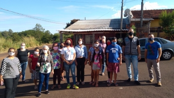 Beth Leal (1ª à esq.) ouviu a comunidade sobre a importância de uma horta comunitária no bairro