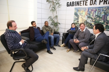 Segundo os secretários municipais, a maior dificuldade é que várias pessoas em situação de rua não aceitam ser levadas aos abrigos oficiais