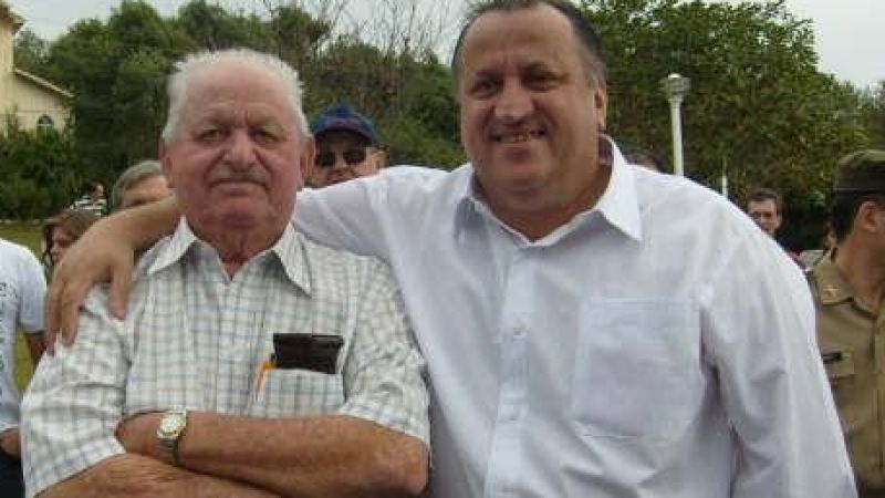 Erico Marcon ao lado do filho Luiz Carlos, ex-secretário de Meio Ambiente, quando foi homenageado pelo filho em 2009, no início da revitalização do Lago Municipal