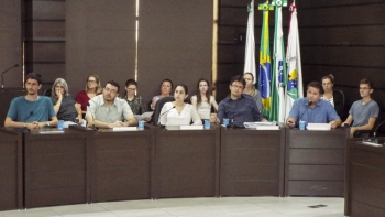 Equipe da Secretaria de Planejamento fez explanações|Secretário de Planejamento, Alessandro Lopes|Fernando Dillemburg e Jorge Lange, da equipe de transição do novo governo municipal, com Gugu Bueno