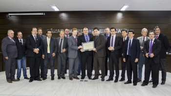 Presidente da entidade recebe homenagem dos vereadores
