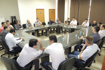 Reunião com atuais e novos vereadores definiu diretrizes para curso