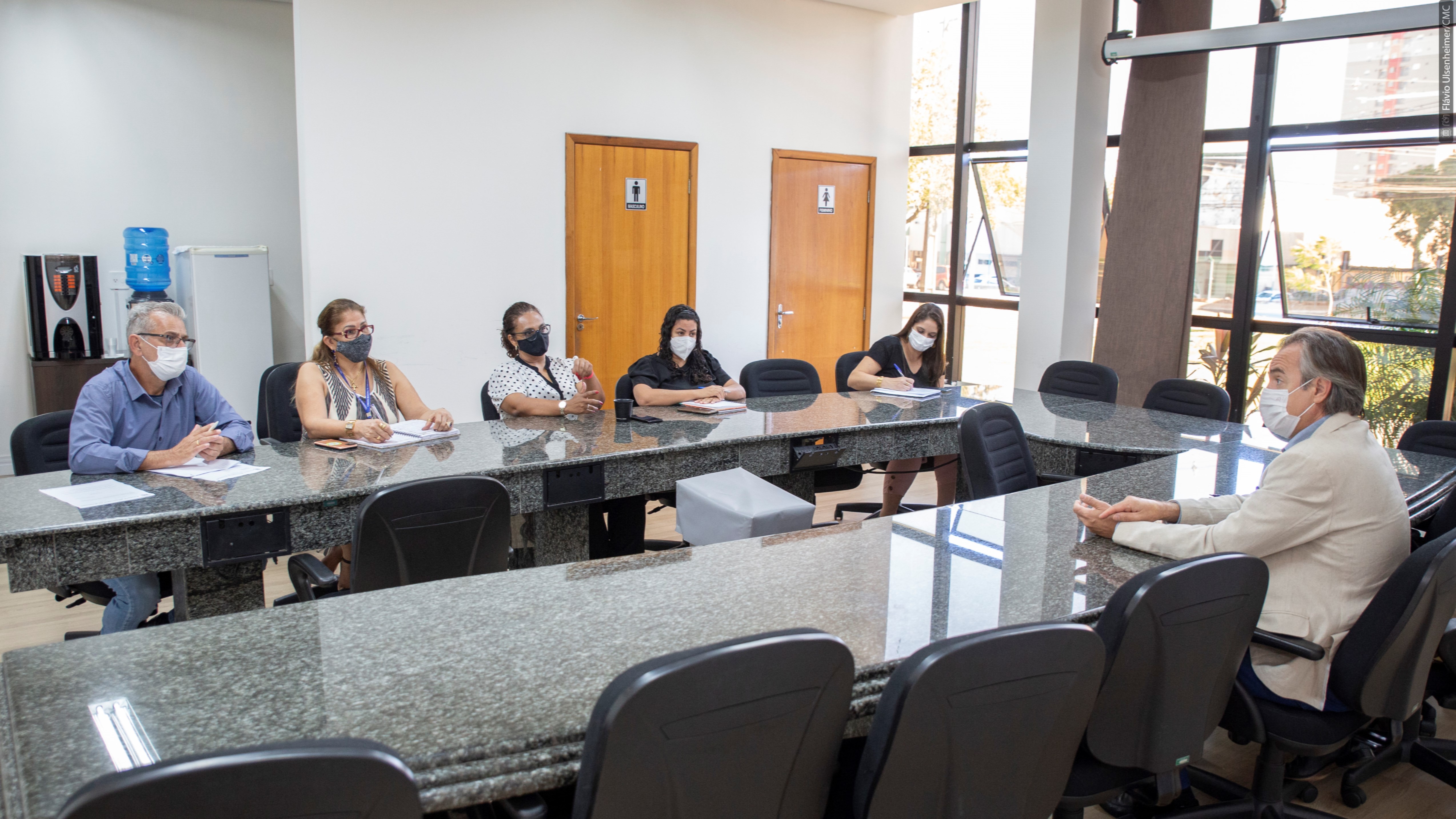 Comissão de Educação se reúne com promotor público Luciano Machado