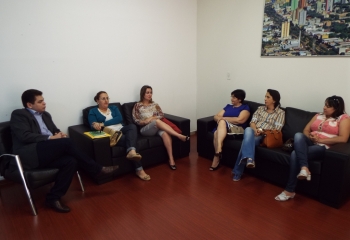 Grupo de professores no gabinete de Gugu Bueno