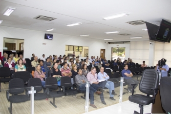 Professores acompanharam a votacão