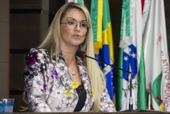 Vereadora em pronunciamento