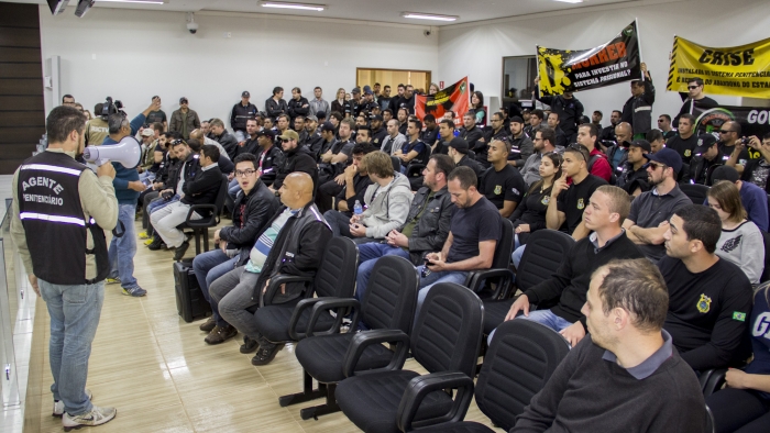 Agentes penitenciários lotaram o plenário da Câmara Municipal