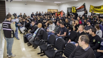Agentes penitenciários lotaram o plenário da Câmara Municipal