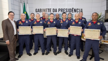 Entrega dos votos de louvor e congratulações foi no Gabinete da Presidência