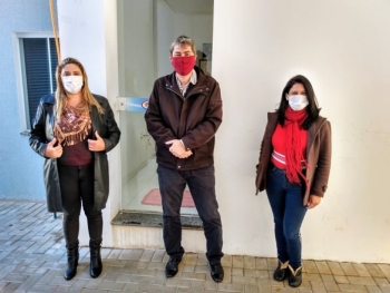 O vereador recebeu informações das dirigentes do Sindicato da Alimentação, que acompanha a evolução dos casos nos frigoríficos