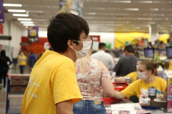 Hallberg diz ter recebido relatos de mercados com lotação acima do recomendado por decreto municipal