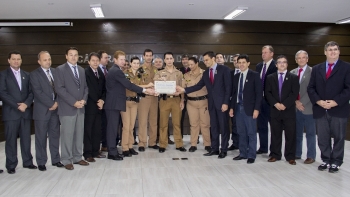 Representantes da Patrulha Escolar recebem homenagem