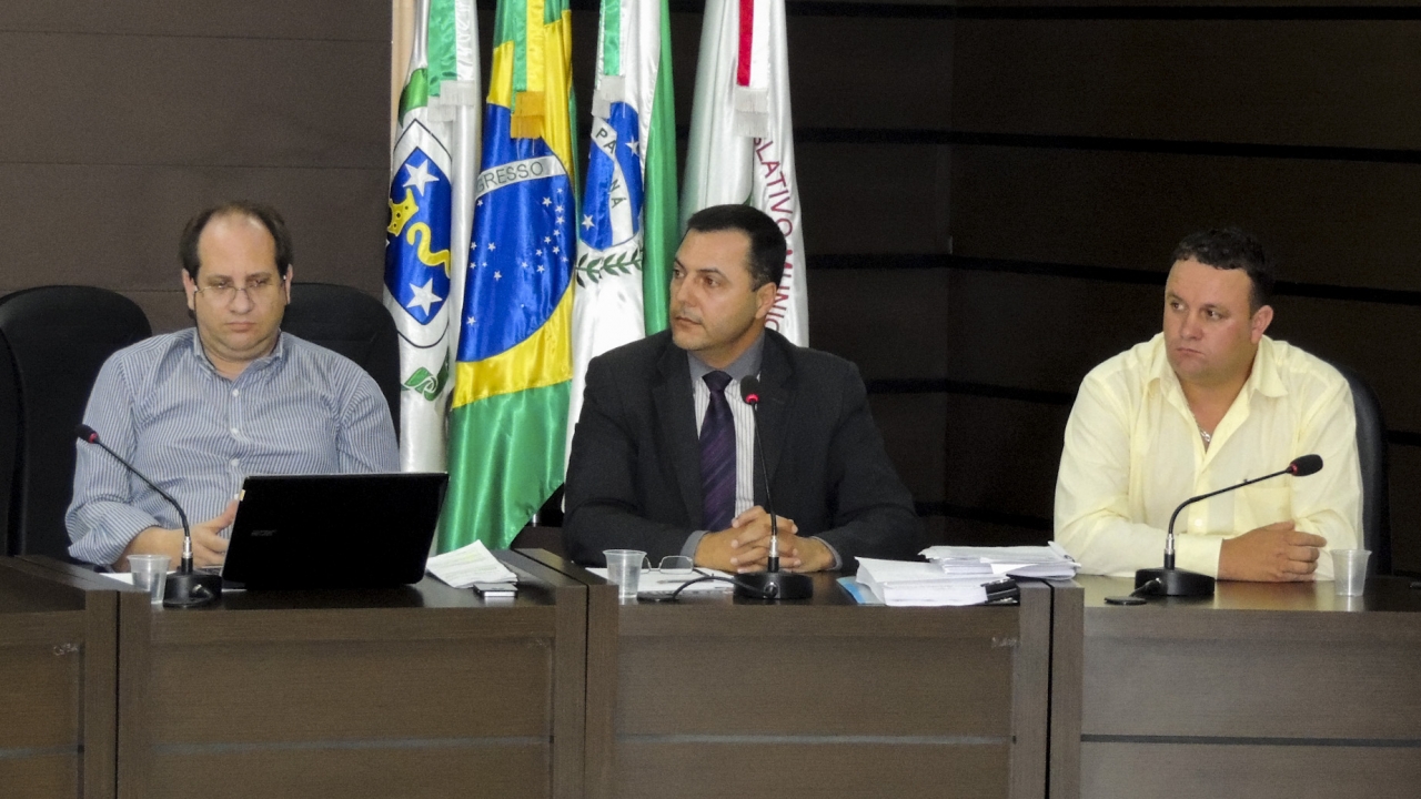 O vereador Ganso sem Limitem, seu advogado e seu assessor