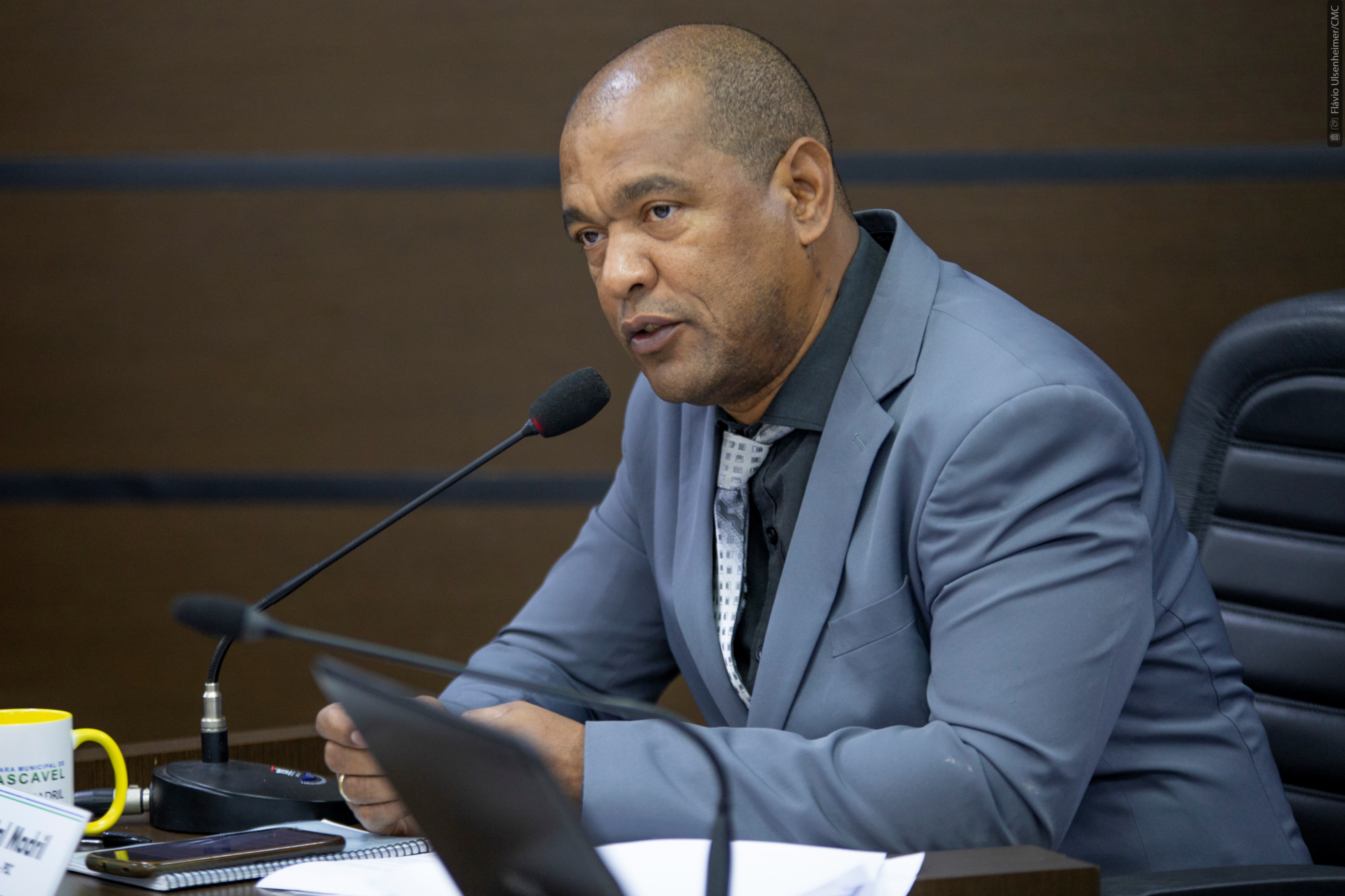 O Policial Madril encabeça a proposta da moção, que tem o apoio de todo o Legislativo