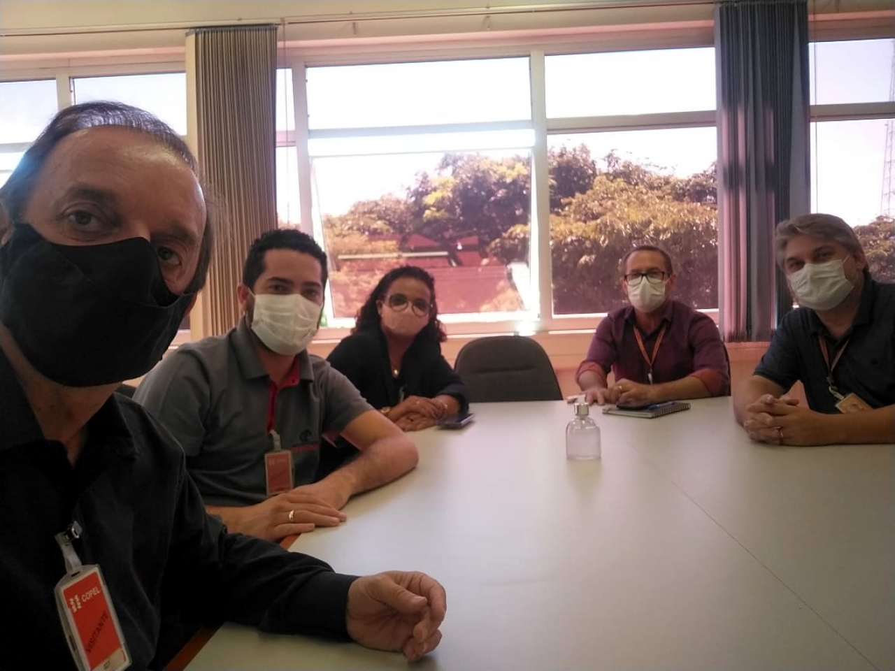 Da esq. para a dir., Celso Dal Molin, Tiago Almeida, Beth Leal e os gerentes da Copel