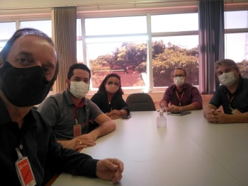 Da esq. para a dir., Celso Dal Molin, Tiago Almeida, Beth Leal e os gerentes da Copel