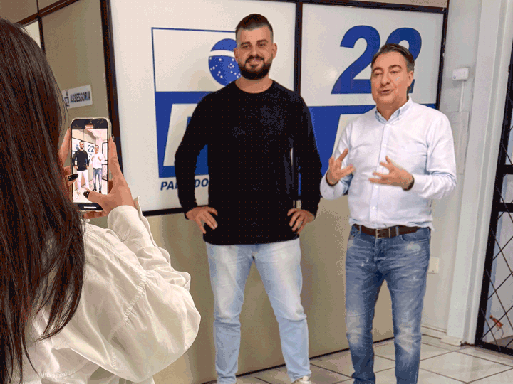 Fão do Bolsonaro (esq.) e o deputado Fernando Giacobo