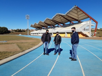Vereadores da Comissão inspecionam a pista de atletismo do complexo esportivo