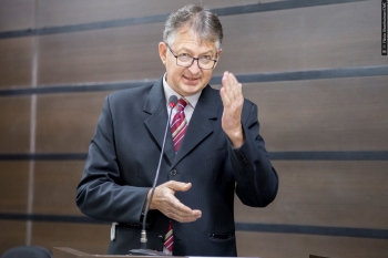 Sadi Kisiel alega que a comunidade do Guarujá precisa de “um espaço confortável e seguro” para as atividades