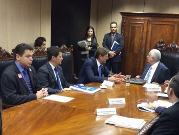 Gugu Bueno e Romulo Quintino perceberam a trama em audiência com o Ministro dos Transportes, em Brasília