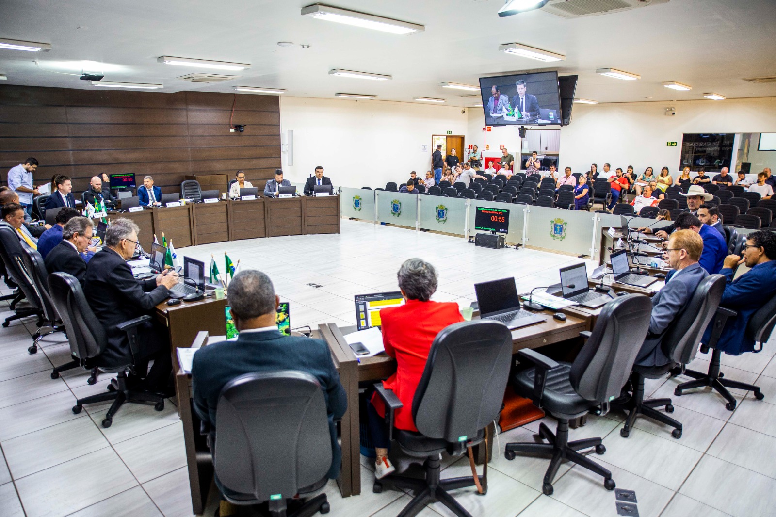 Projetos foram aprovados com apenas um voto contrário