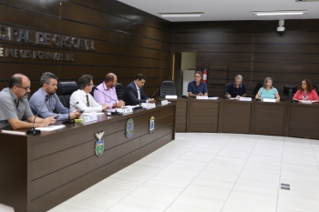 Comissão ouve técnicos da Prefeitura durante audiência pública de prestação de contas, no último dia 25