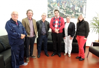 Membros de Lions no gabinete de Gugu Bueno