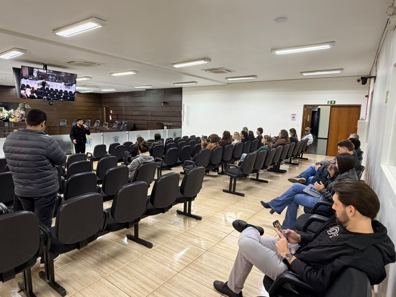 Palestrante usou músicas em sua apresentação para descontrair e envolver os servidores com as reflexões