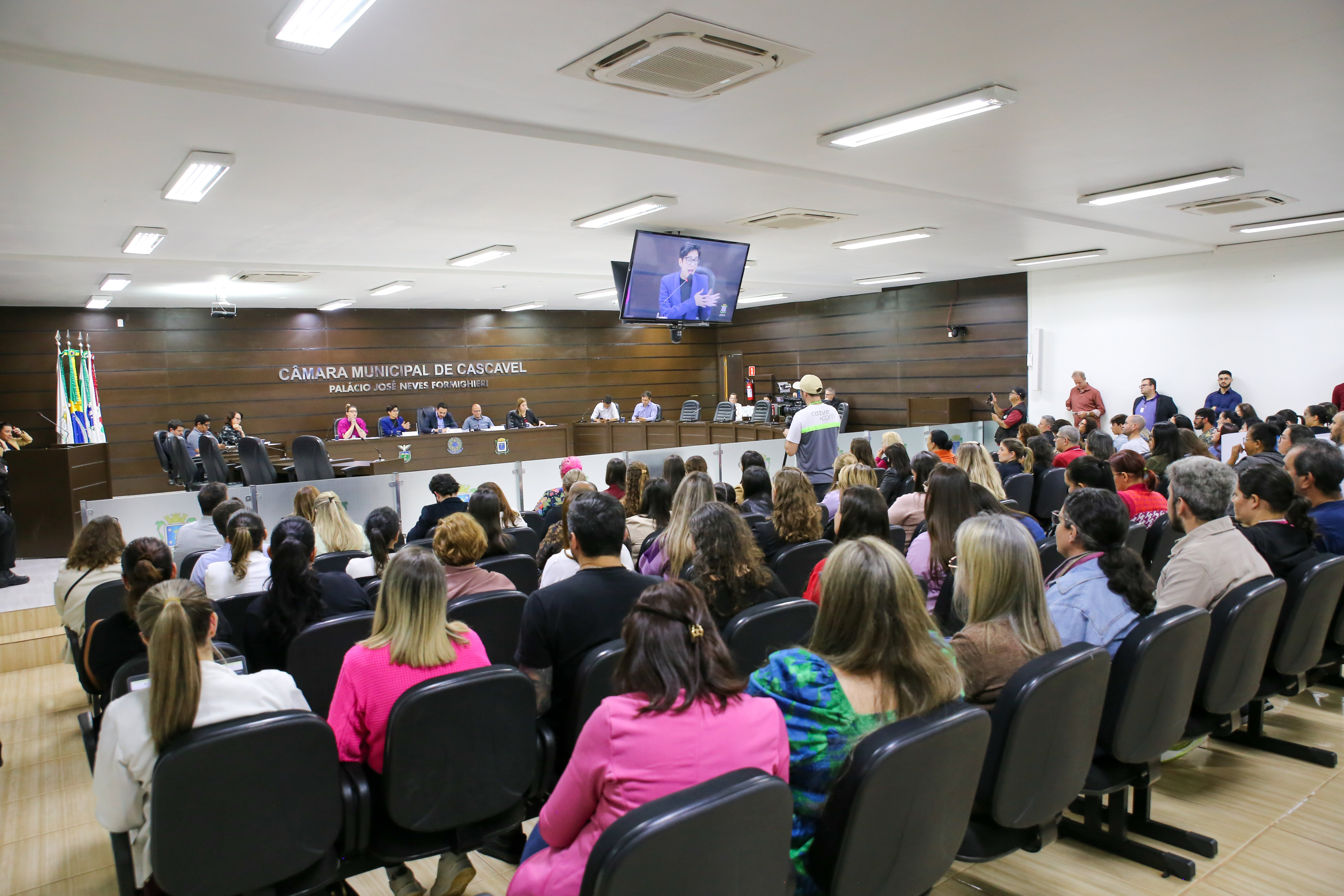 Trabalhadores, dirigentes e autoridades lotaram o Plenário para discutir os temas da audiência
