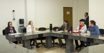 Reunião aconteceu na antessala do plenário|