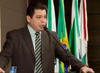 O presidente da Câmara integra a comitiva que vai amanhã a Curitiba