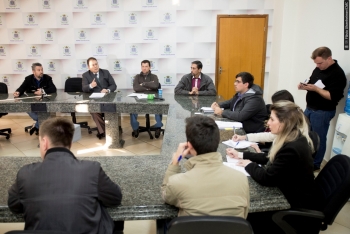 Participaram do encontro no Plenarinho os vereadores Romulo Quintino, Parra, Carlinhos Oliveira e Pedro Sampaio, além de vários assessores de outros mandatos