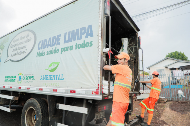 Trabalhadores da limpeza urbana percorrem longas distâncias sem pontos de apoio, dizem os vereadores