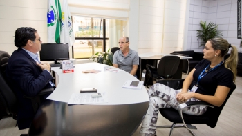 Presidente e gerente da APAE visitam Alécio e fazem convite para comemorações