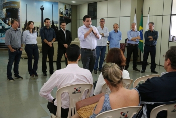 O presidente da Câmara, Gugu Bueno, enalteceu o trabalho desempenhado pelos servidores|Cerimônia foi realizada na Prefeitura de Cascavel