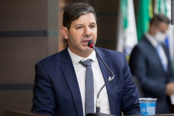 Serginho cobra da Prefeitura a qualidade da obra e a rapidez nos serviços de manutenção