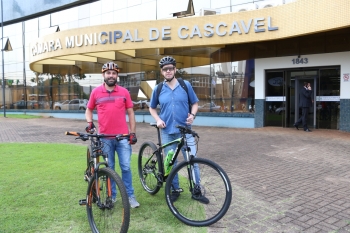 Claudinei (esq.) e Sampaio querem dar exemplo e incentivar a prática, tanto na Câmara como em toda a cidade