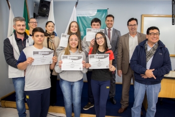 Os cinco alunos do Colégio Sesi são os primeiros vereadores jovens eleitos no novo processo, em parceria com a Justiça Eleitoral