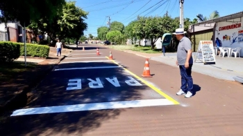 Valdecir vistoria execução do serviço que atende reivindicação dos moradores do Cataratas