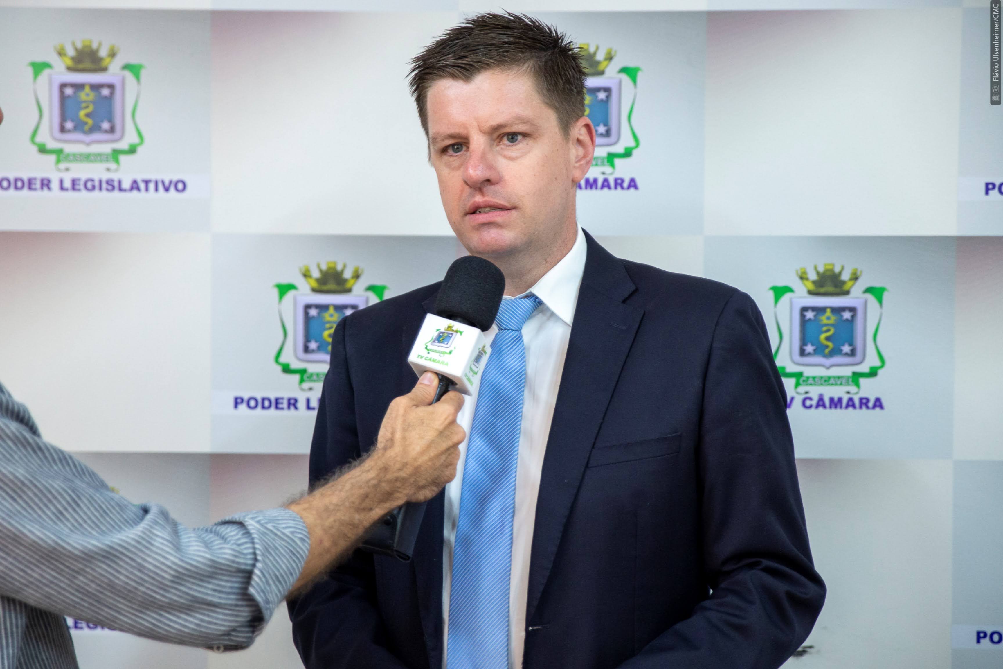O líder governista Pedro Sampaio explica as mudanças que devem ser feitas na Lei Orgânica